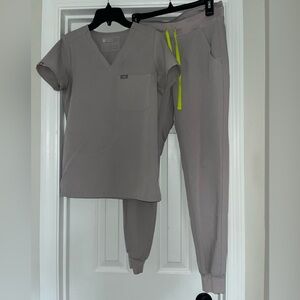 Figs jogger scrub set